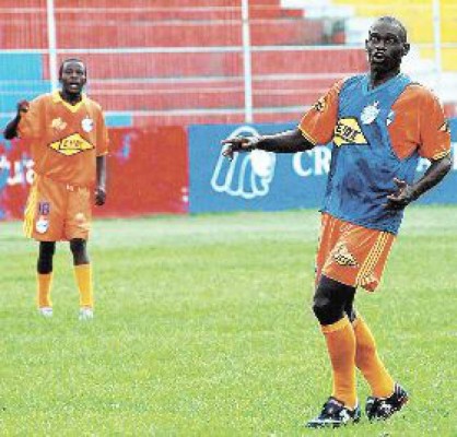 Anthony Torres regresa al Victoria