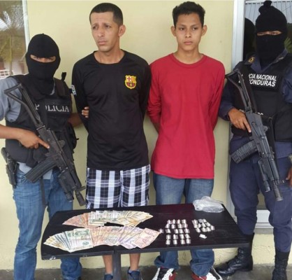 Detienen a dos jóvenes con posesión de supuesta droga