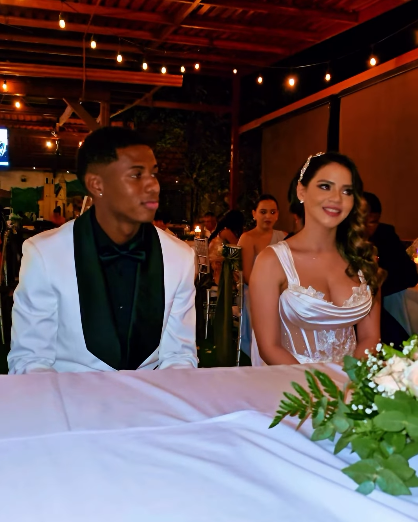 Legionario hondureño sorprende al casarse con hermosa modelo en una romántica boda