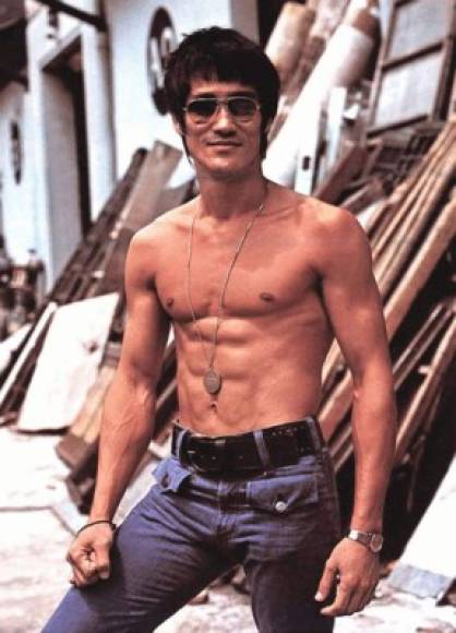 Bruce Lee- 20 de julio de 1973. El actor y experto en artes marciales murió a los 32 años, presuntamente envenenado después de que la autopsia demostró que su cerebro 'se había inflamado masivamente'. Su muerte sigue siendo un misterio sin resolver. <br/>
