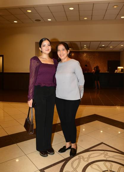 María Flores y Diana Reyes