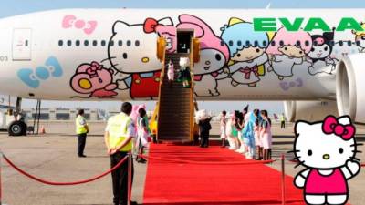 El avión temático de Hello Kitty es propiedad de la aerolínea Eva Air.