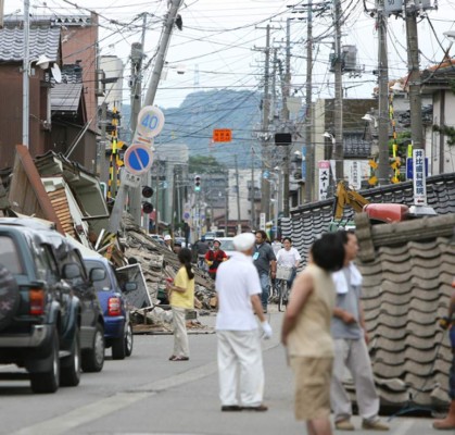 Elevan a nueve las víctimas del sismo de Japón, que dejó mil heridos