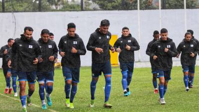 Los salvadoreños entrenaron en el estadio Morazán previo al duelo ante la Bicolor.