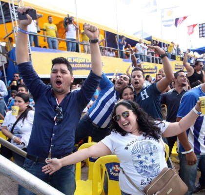 los catrachos alentaron con corazón