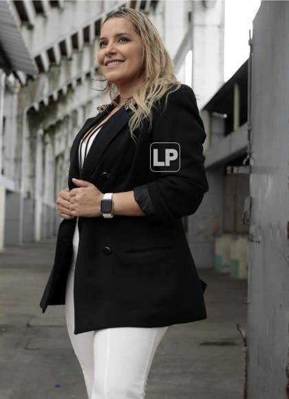 La guapa presentadora de TVC, Tanya Rodríguez, posando para el lente de Grupo OPSA.