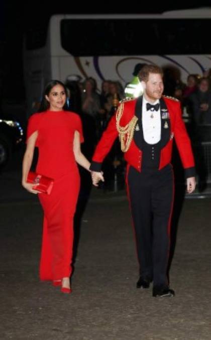 El sábado 07 de marzo, los duques de Sussex acaparon las miradas al llegar al Festival de Música de Mountbatten, celebrado en el Royal Albert Hall de Londres, ambos vestidos de rojo.