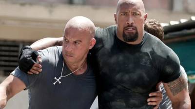 Vin Diesel y Dwayne Johnson en una escena de la saga de acción.