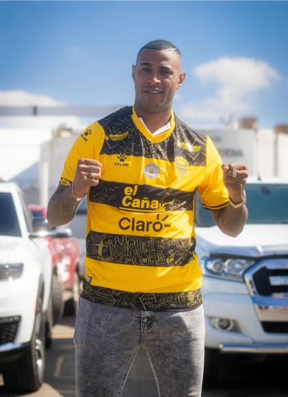 Carlos Small - El delantero panameño llegó este miércoles a Honduras para sumarse al Real España. “Vine a luchar por estos colores”, dijo.