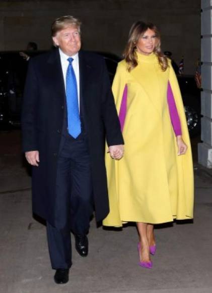 Melania acompañó a su esposo, el presidente estadounidense Donald Trump, a un breve reunión con el príncipe Carlos, heredero al trono británico, al margen de la cumbre de la OTAN que se desarrolla en Londres.