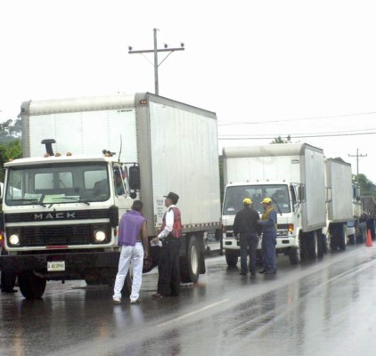 Alza al combustible preocupa a transporte de carga