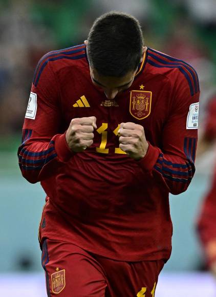 Ferran Torres festejando su primer gol que significó el 3-0 ante Costa Rica.