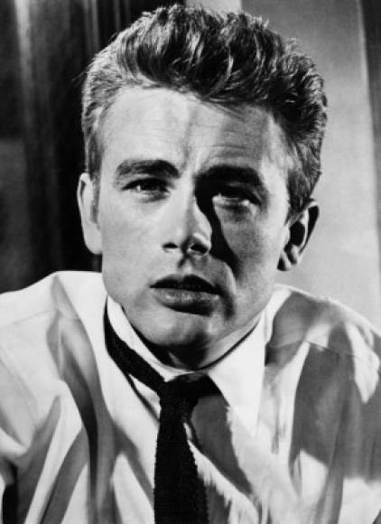 Dean, considerado sucesor de Brando, se destacó en papeles que su ídolo rechazó en 'Rebelde sin causa' y 'Al este del paraíso'.