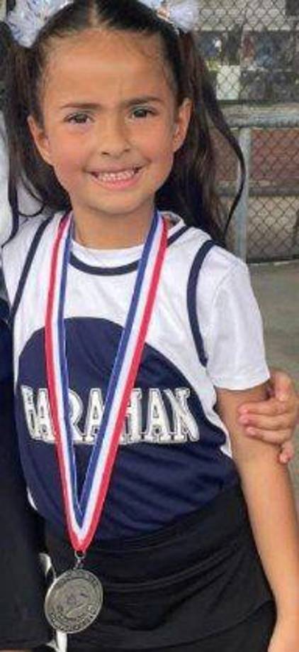 La policía abrió una investigación de personas desaparecidas, registrando la casa y el vecindario de Donelon Drive. 