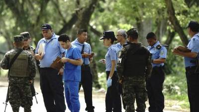 Las autoridades forenses y policiales cuando levantaban los cadáveres.