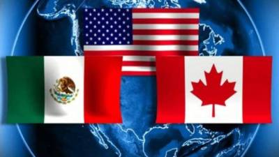 (FILES) This file photo taken on September 28, 2012 shows sales associate Leo De La Cruz restocking fresh fruit during the Grand Opening of the new Walmart Neighborhood Market in Panorama City, California.Pyramids of avocados, mangos, papayas or peppers, stamped 'Mexico', flood stalls of supermarkets. Criticized by US President Donald Trump, the NAFTA trade agreement has however changed the composition of the plates in the US. In twenty years, store shelves have radically transformed with a profusion of fresh fruits and vegetables whatever the season thanks to NAFTA, currently renegotiated between the United States, Canada and Mexico. / AFP PHOTO / ROBYN BECK