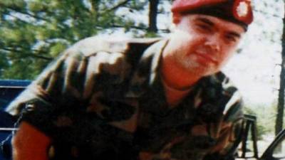 Pérez, de 39 años, pidió la ciudadanía retroactiva al año 2001 cuando se enroló en los servicios especiales del Ejército y fue enviado a combatir a Afganistán.