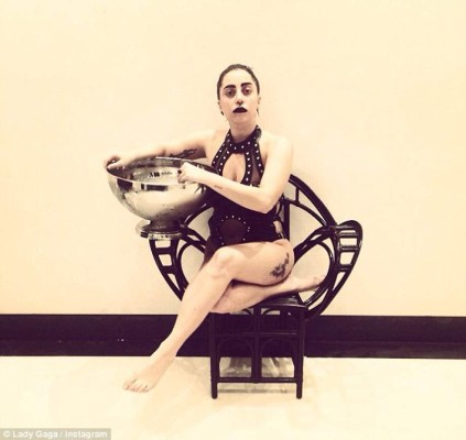 Famosos se retan a cubetazos fríos