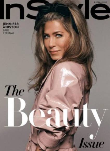 Aniston también reveló que no tiene planes de dejar de teñirse el cabello.<br/>'No voy a mentir, no quiero canas', dijo.