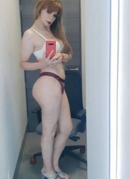 En las fotos que compartió en sus redes la famosa transexual posa en lencería.