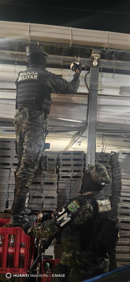 Estas cámaras eran empleadas por la pandilla para vigilar la entrada y salida de las autoridades, facilitando así la ejecución de sus actividades ilícitas. 