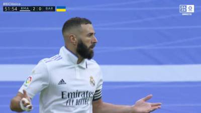 Karim Benzema y su molestia luego que le anularon su golazo.