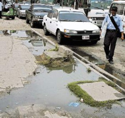 Molestia por alcantarillas dañadas