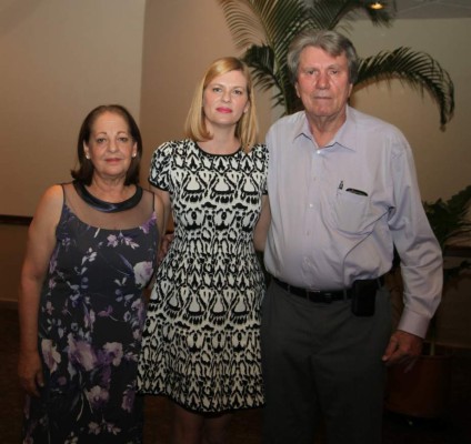 Dicha por los 83 años de la dama Julia Larach