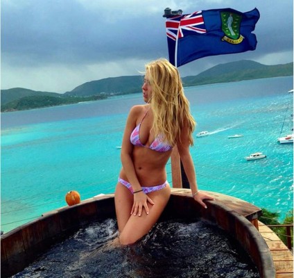 La gemela de la tenista más guapa coquetea con Neymar