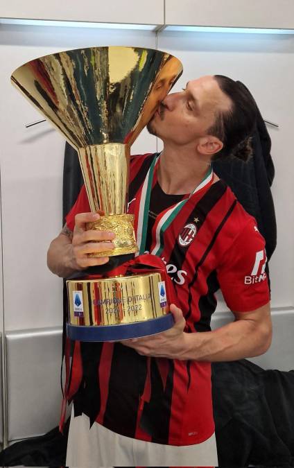 Zlatan Ibrahimovic quiere seguir en el AC Milan, por lo que está dispuesto a aceptar un contrato donde gane según el número de partidos que juegue en la temporada 2022/23.