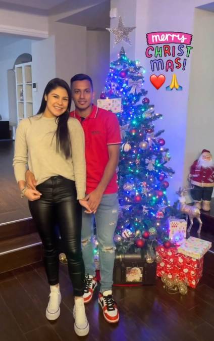 Edwin Rodríguez: El jugador mandó a traer a su bella pareja Vanessa Hernández y pasaron la Navidad en Grecia.