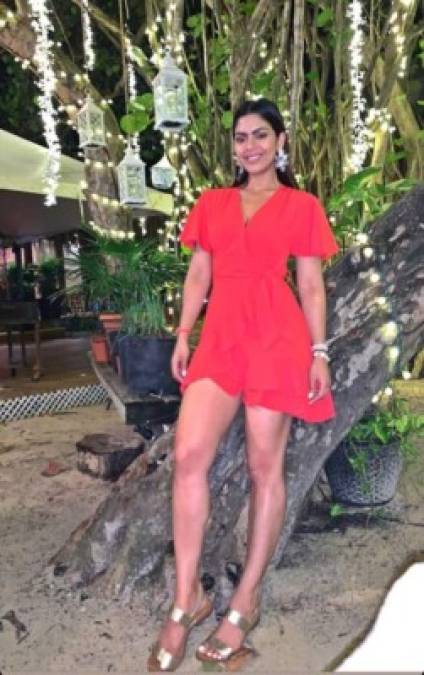 Loren Mercadal presentadora de 'Las mañanas del 5' de TVC ha sorprendido a todos en rede sociales, su belleza hace juego perfecto con el sol de la isla caribeña.