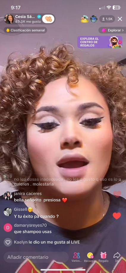 De pronto un usuario la comparó con la fallecida ambientalista hondureña Berta Cáseres, por su nuevo corte de cabello. 