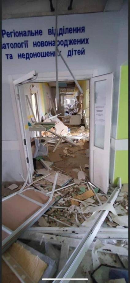 Por su parte, el jefe de la administración militar regional, Pavlo Kyrylenko, publicó un vídeo en Facebook que muestra la magnitud de los daños causados.