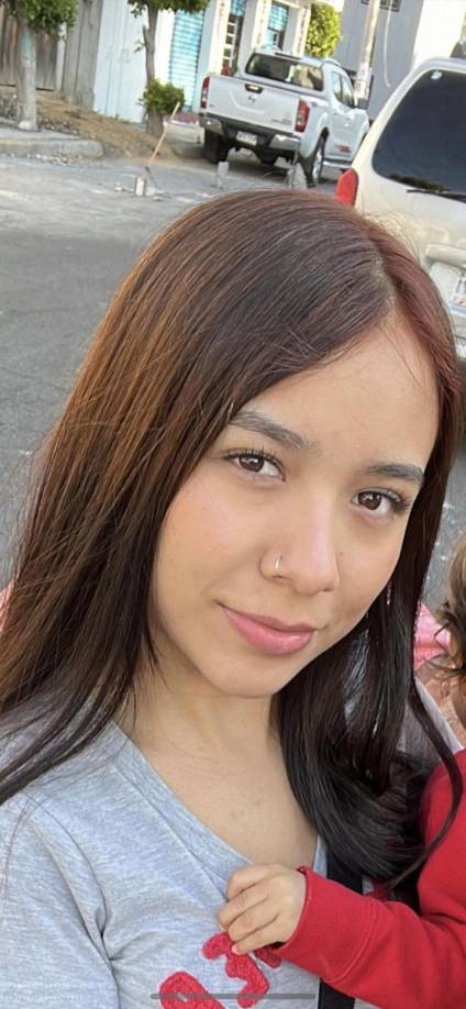 En una segunda declaración, la adolescente refirió que decidieron dormir en el auto porque ya estaban cansados; sin embargo, al despertar el día siguiente ya no vio a su amiga. Señaló que los dos hombres con quienes viajaban aseguraron que no sabían dónde estaba Perla y que le ofrecieron dinero para regresar a la CDMX, lo que ella hizo. Después, de eso, <b>los sujetos desaparecieron y actualmente las autoridades realizan su búsqueda para esclarecer los hechos, </b>pues no se encuentran en sus domicilios.