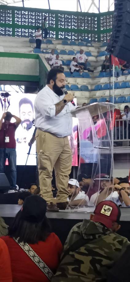 “Lamentablemente, el líder (Nasralla) que apoyamos en aquel entonces cobardemente abandonó al pueblo y traicionó su confianza”, expresó durante un evento político Redondo en referencia a las polémicas elecciones generales de 2017, cuando Nasralla se retiró de la disputa del poder ante su rival, el expresidente Juan Orlando Hernández, señalado por la oposición de fraugar un fraude electoral en esos comicios para lograr un segundo mandato consecutivo.