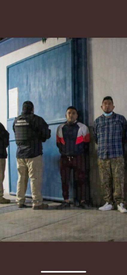 La noche del lunes, un juez emitió 26 órdenes de catpura luego de que fueron identificados, gracias imágenes de medios y de redes sociales, los presuntos responsables de esta violenta riña desatada en las tribunas y luego trasladada a pleno campo.