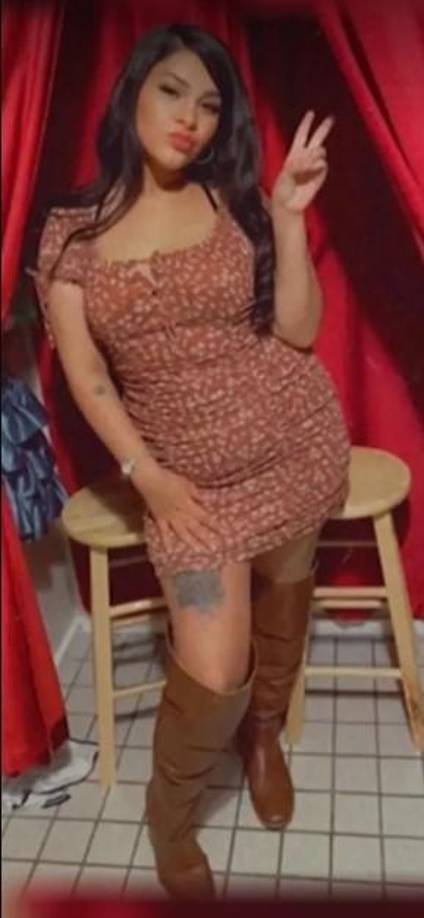 Thompson fue arrestado más tarde el miércoles y está detenido en la cárcel del condado de Dallas sin derecho a fianza. Los registros judiciales no indican un abogado que pueda hablar en su nombre. La hermana de Gonzalez estaba en el lugar de los hechos y escuchó los disparos, dijo la policía. Otro testigo vio a Thompson tratar de estrangular a Gonzalez, pero no pudo llamar a la policía porque no tenía su teléfono.