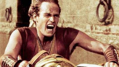 Ben-Hur(1959) es una película ambientada en Judea, en los tiempos del emperador Tiberio.Fue dirigida por William Wyler y producida por Sam Zimbalist. Esta cinta ganó once premios Óscar. Uno de ellos fue para Charlton Heston,en el papel de Ben-hur.