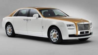 Un Rolls Royce Ghost, la unidad británica que transporta a uno de los mejores jugadores del mundo.