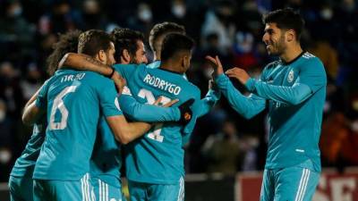 Jugadores del Real Madrid celebrando uno de los tres goles en la victoria ante Alcoyano.