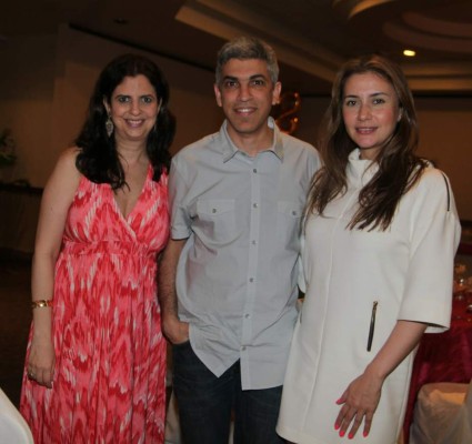 Dicha por los 83 años de la dama Julia Larach