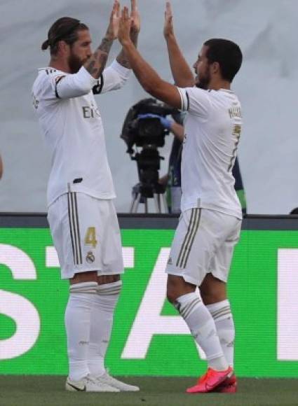 Sergio Ramos le agradeció a Hazard por su asistencia de gol. Así festejaron la anotación.