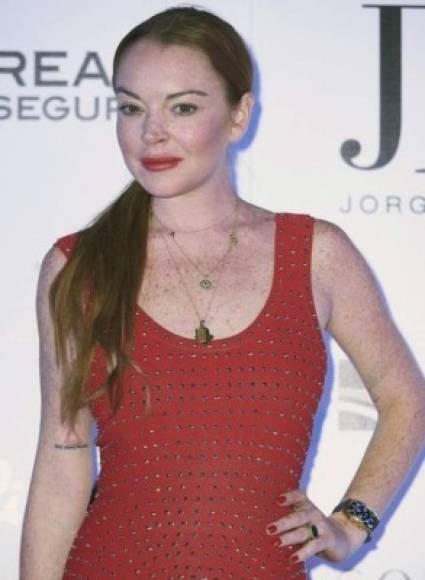 Lindsay Lohan <br/>Hasta hace unos meses, el sitio CelebrityNetWorth.com reportaba que la fortuna de la actriz y cantante ascendía a sólo 500 mil dólares, luego de años de problemas financieros que en 2011 la pusieron al borde de declararse en bancarrota.
