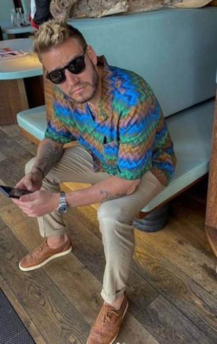 A sus 32 años, Bendtner ha pasado por todo tipo de equipos a lo largo de su carrera, especialmente conocido ha sido su paso por el Arsenal, conjunto con el que llegó a disputar un total de nueve temporadas.