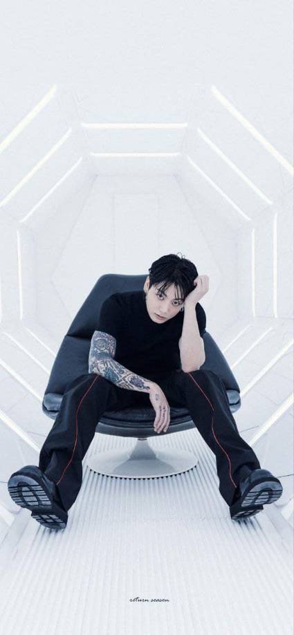 Inmediatamente después de que el vocalista principal de la banda surcoreana, BTS, se presentó en tan importante festival, su agencia de representación BIGHIT lanzó un comunicado. El mismo vino acompañado de una serie de fotografías de Jungkook, que representan el concepto musical de su nueva canción. Así como el teaser o adelanto del video musical.