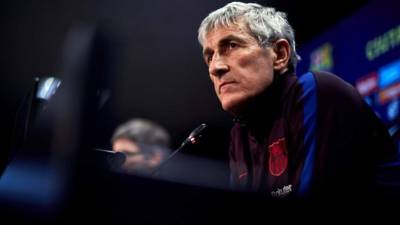 Quique Setién en una rueda de prensa con el Barça / EFE