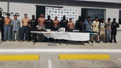 De acuerdo al informe policial, cinco de los detenidos son integrantes de la 18 y 4 de la MS-13.