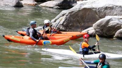 La jornada de Actívate Honduras se extendió hasta el río Cangrejal donde los ceibeños hicieron rafting.