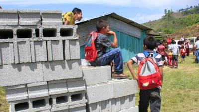 Bloques para las aulas están llegando a Las Cruces. Fotos: Cristina Santos